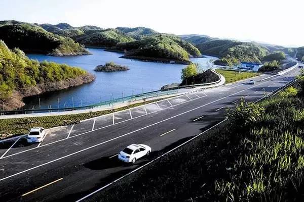 湖北最美丽的6条自驾公路，春节假期可以选一条出发了！