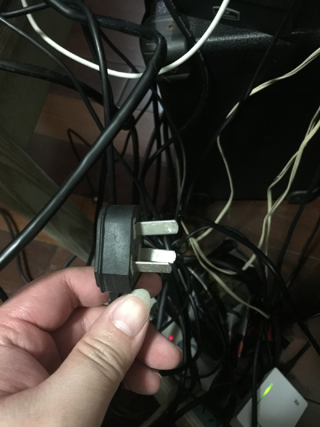 网友一怒之下拔掉了电源