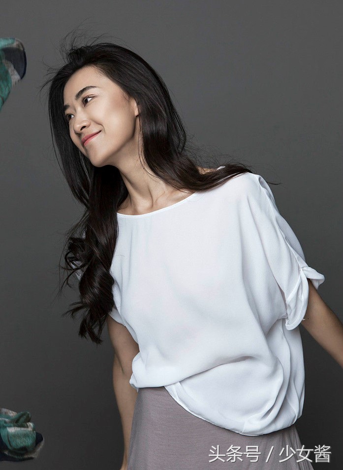 明明可以靠脸吃饭却偏要靠才华的美女作家排行榜，第一名颜值亮了