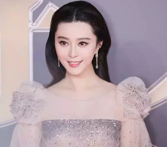 “死鱼眼”、“白内障”？李小璐、唐嫣、baby都曾踩过这个坑