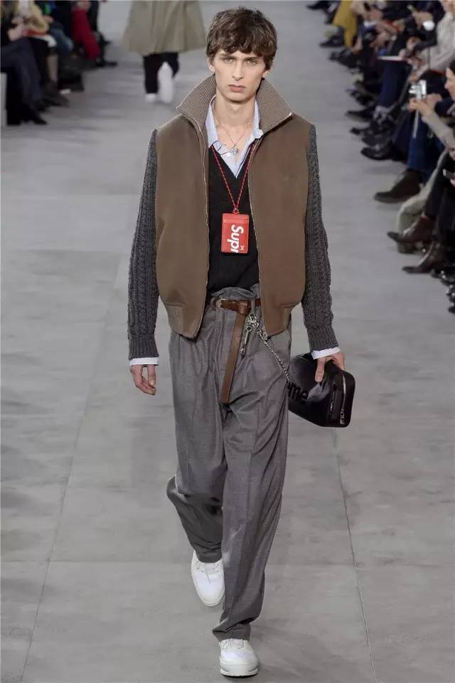 时装与潮牌越走越近？Supreme 就是我们年轻人眼中的 LV！