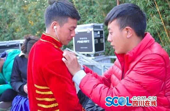 一月无休的学生演员 春晚凉山之火的活力源泉!