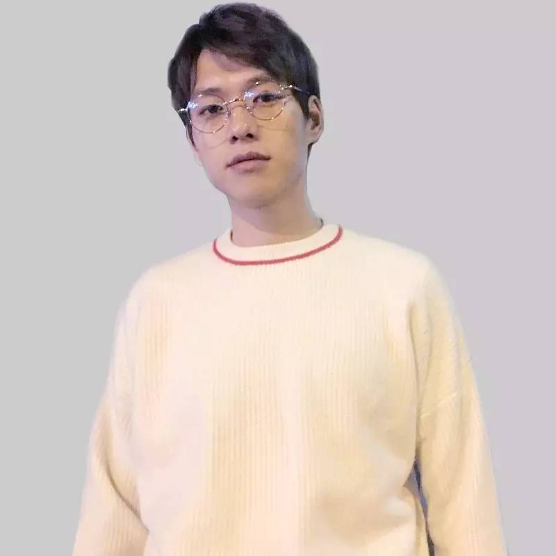 一個品牌｜跟鮮肉吳磊穿情侶裝，羊絨衫居然時髦成這樣！