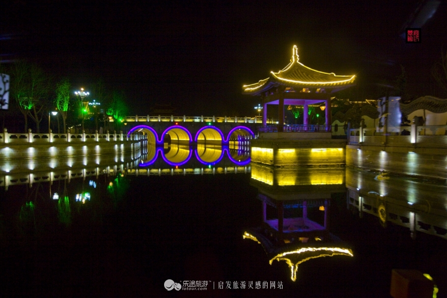 御河岸，夜栅栏，如诗如画是醉人的年