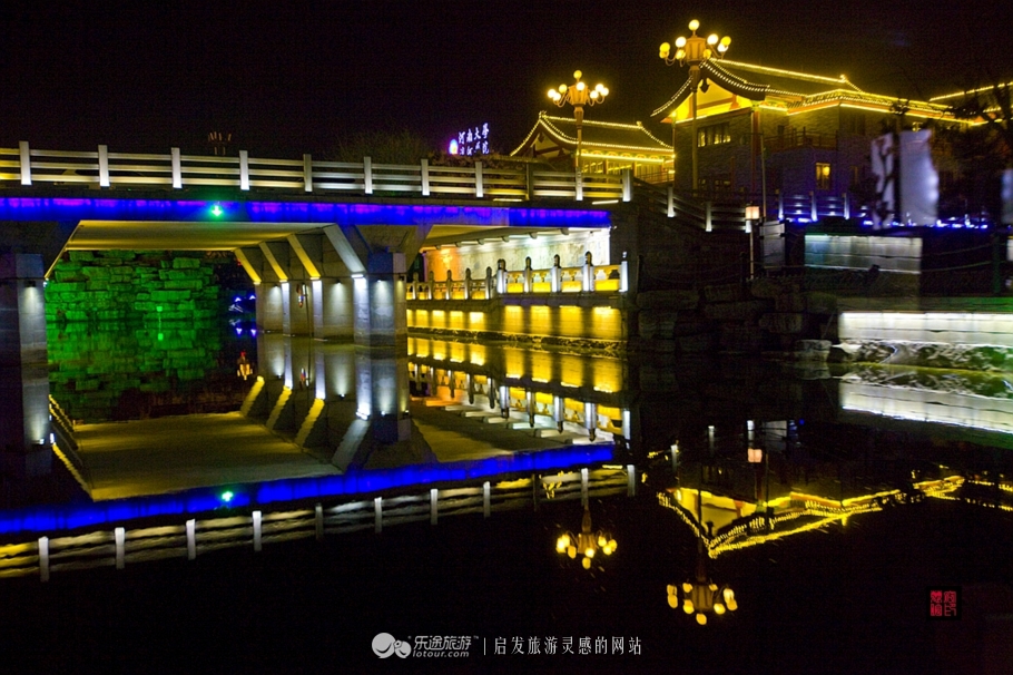 御河岸，夜栅栏，如诗如画是醉人的年