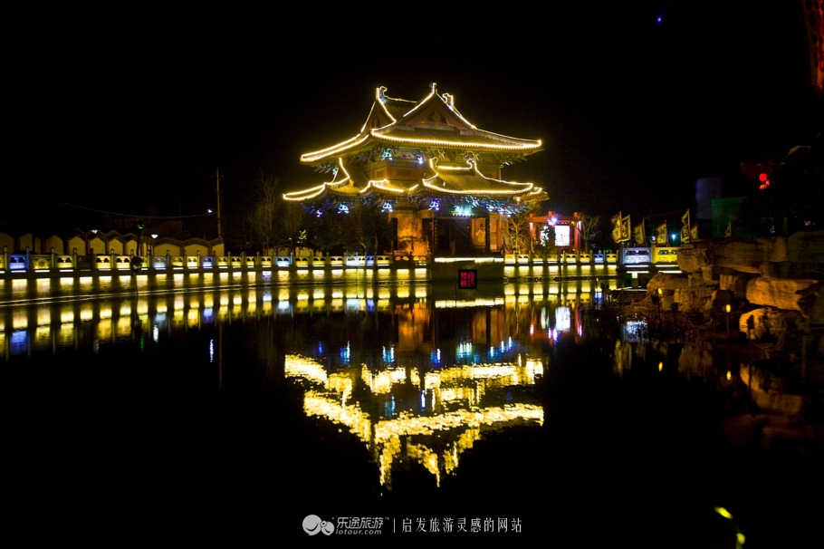 御河岸，夜栅栏，如诗如画是醉人的年