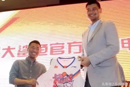 姚明为什么离开nba史册(当初姚明选择11号的原因原来是)