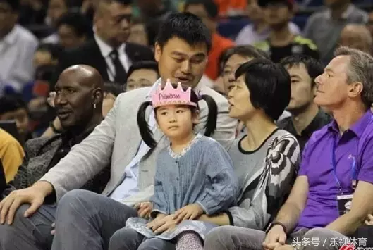 姚明为什么离开nba史册(当初姚明选择11号的原因原来是)