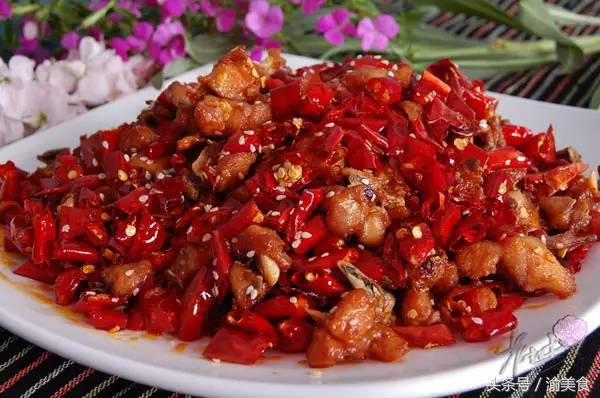 重庆名菜：歌乐山辣子鸡，曾一天吃掉6000多只鸡！附做法！