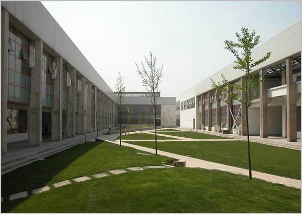 该大学是“建筑老八校”之一，虽不是211，但不掩盖其学科实力