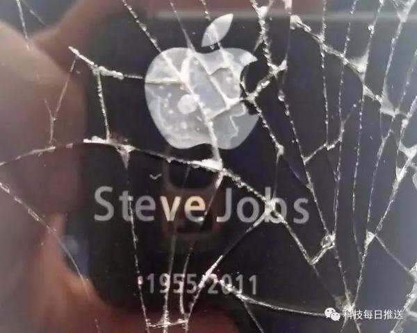 乔帮主信仰加持！这台iPhone 4s竟然值100万？