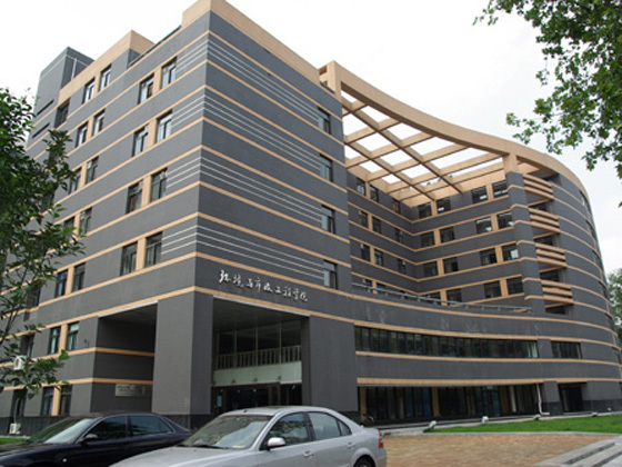 该大学是“建筑老八校”之一，虽不是211，但不掩盖其学科实力