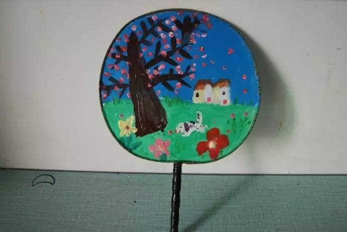 幼儿园亲子手工之创意扇子画，随心所欲地画出一个小小艺术家！