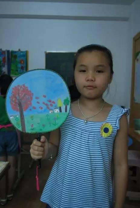幼儿园亲子手工之创意扇子画，随心所欲地画出一个小小艺术家！