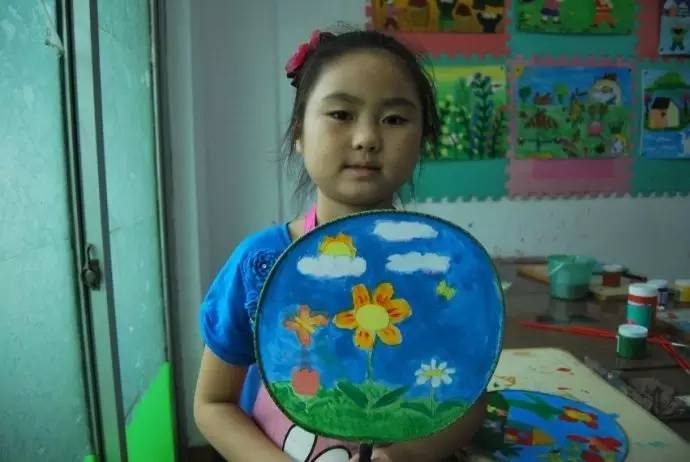 幼儿园亲子手工之创意扇子画，随心所欲地画出一个小小艺术家！