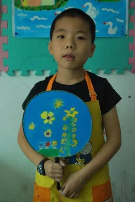幼儿园亲子手工之创意扇子画，随心所欲地画出一个小小艺术家！