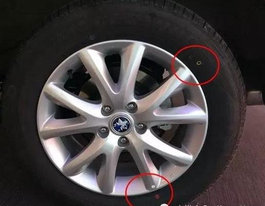 汽车轮胎上的红色和黄色的点分别代表什么，你知道吗？