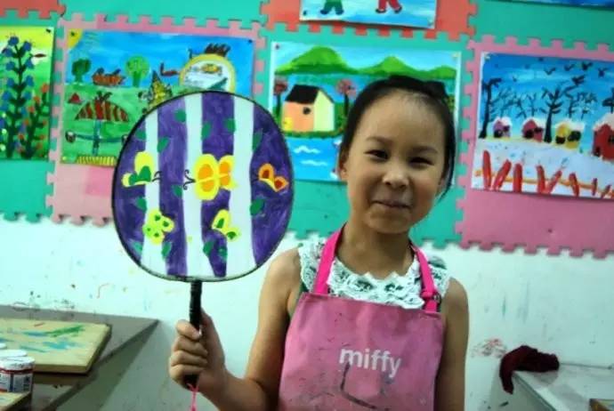幼儿园亲子手工之创意扇子画，随心所欲地画出一个小小艺术家！