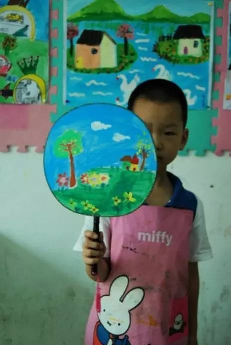 幼儿园亲子手工之创意扇子画，随心所欲地画出一个小小艺术家！