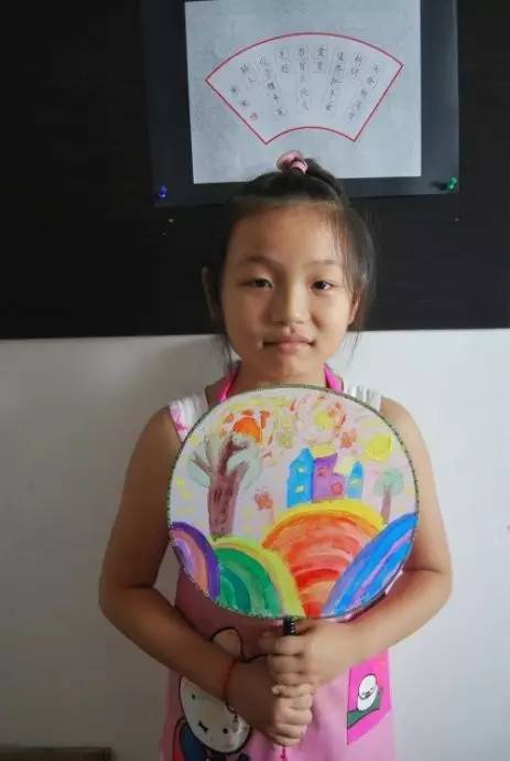 幼儿园亲子手工之创意扇子画，随心所欲地画出一个小小艺术家！