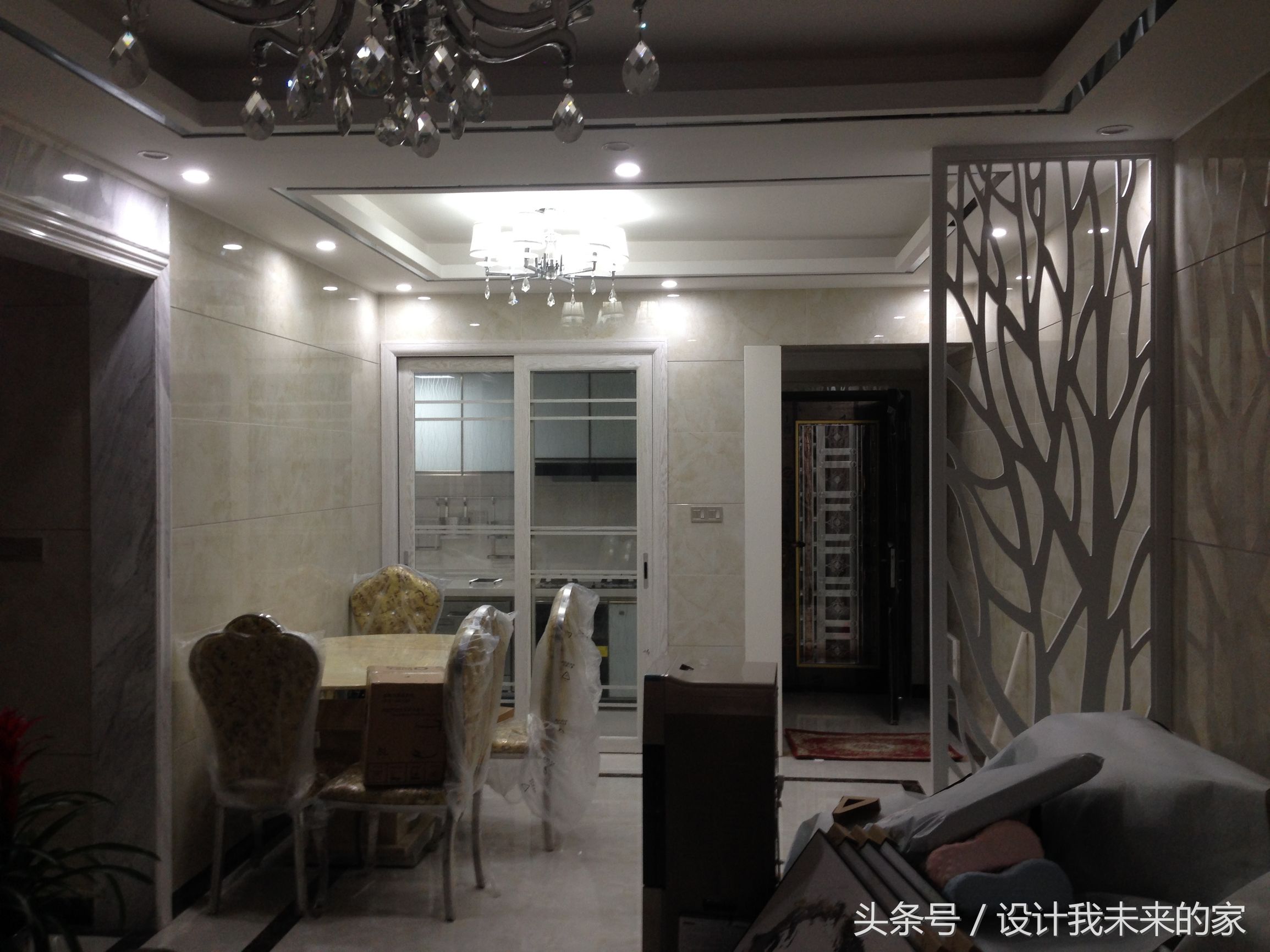 广州的设计高档很多，老家房子简单装修天花都没做就扇灰贴砖