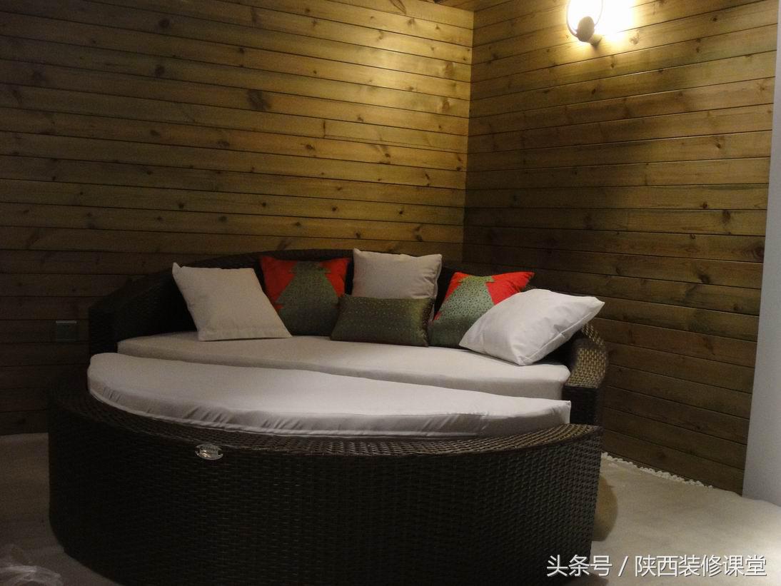 1房2厅素装艳抹loft，附90平米全明半地下室