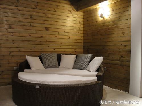 1房2厅素装艳抹loft，附90平米全明半地下室
