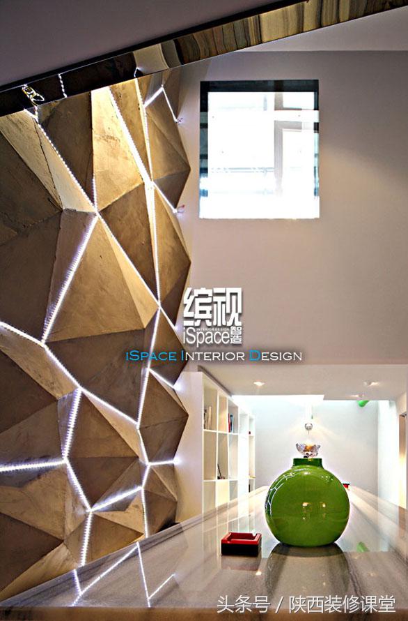 1房2厅素装艳抹loft，附90平米全明半地下室