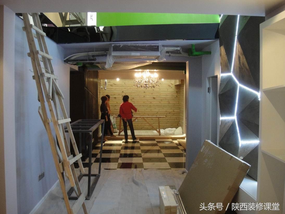 1房2厅素装艳抹loft，附90平米全明半地下室