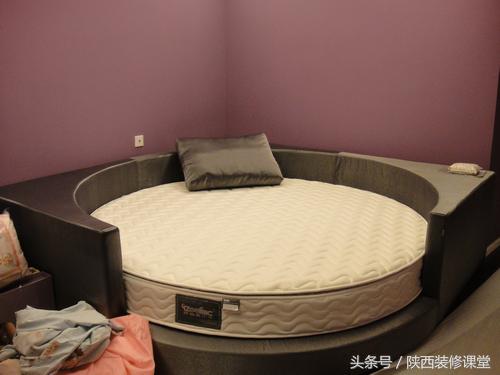 1房2厅素装艳抹loft，附90平米全明半地下室