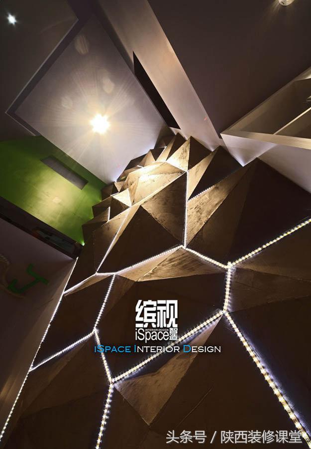 1房2厅素装艳抹loft，附90平米全明半地下室