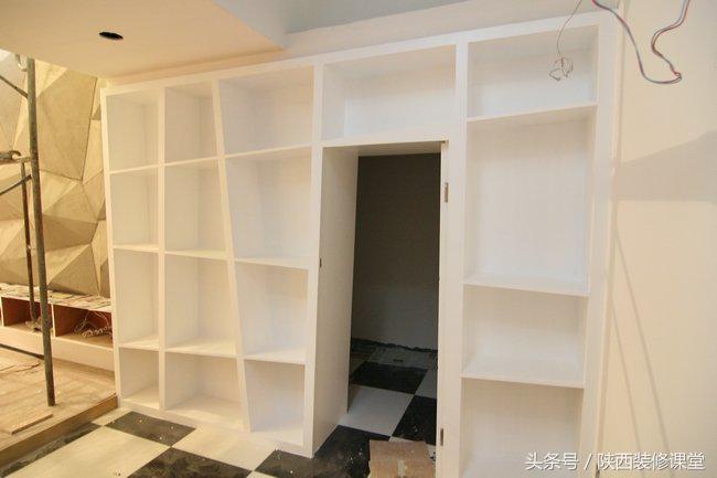 1房2厅素装艳抹loft，附90平米全明半地下室