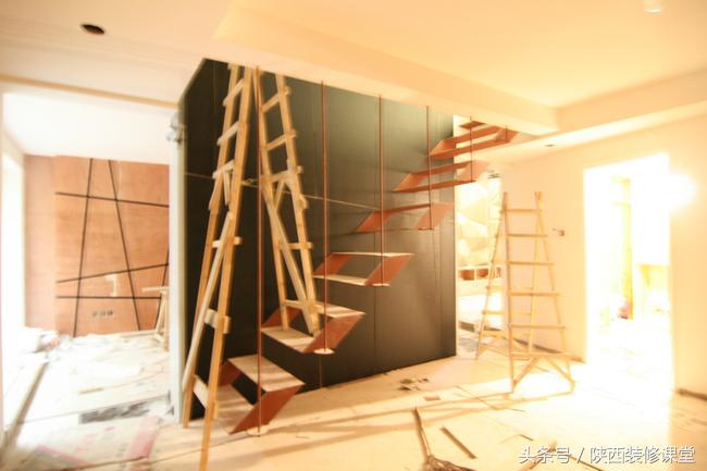 1房2厅素装艳抹loft，附90平米全明半地下室