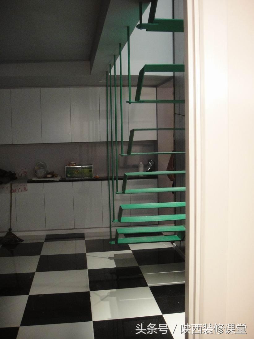 1房2厅素装艳抹loft，附90平米全明半地下室