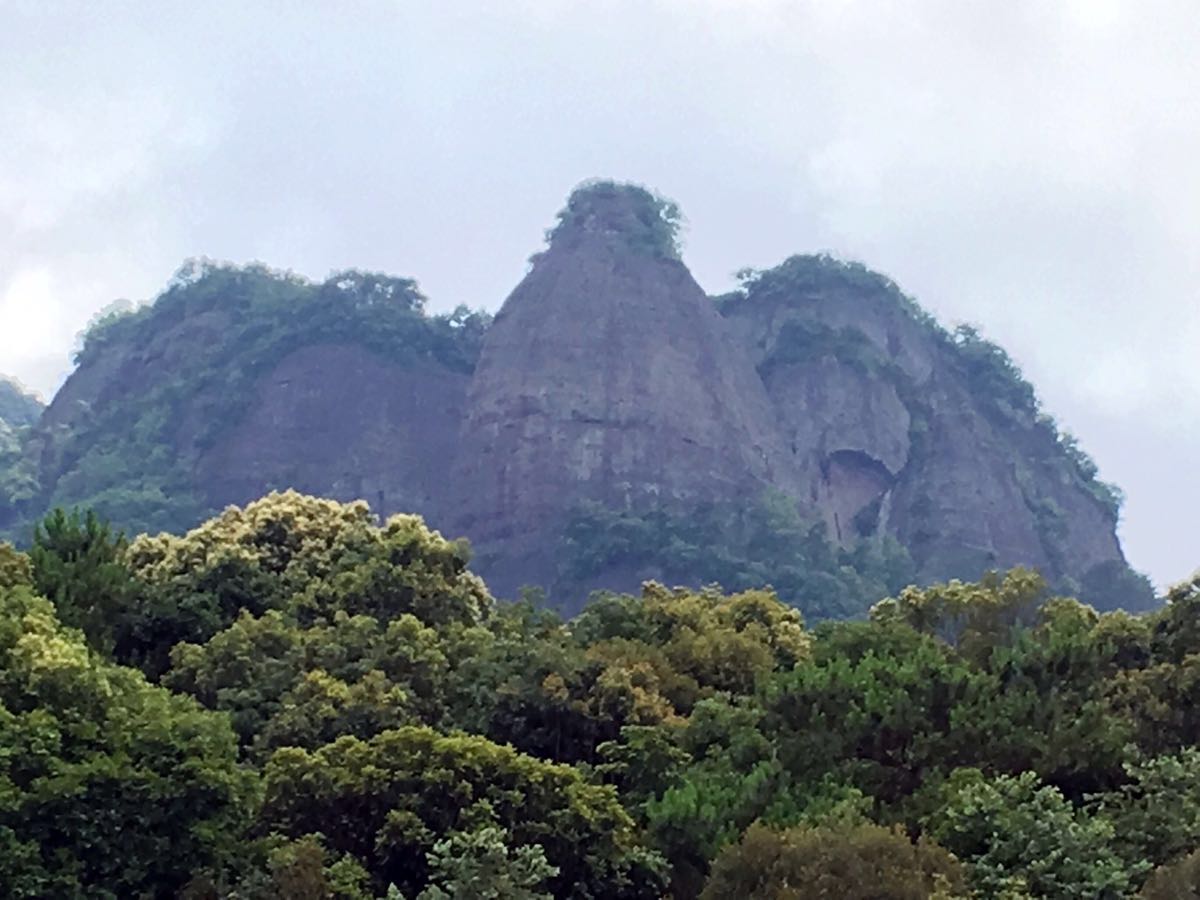 都峤山谢鲁山庄位于陆川的谢鲁村,距离县城25公里,建于1920年,是