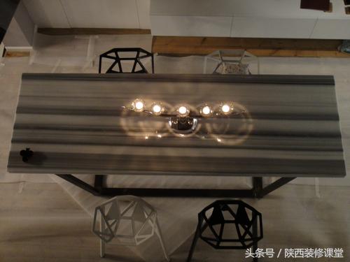 1房2厅素装艳抹loft，附90平米全明半地下室