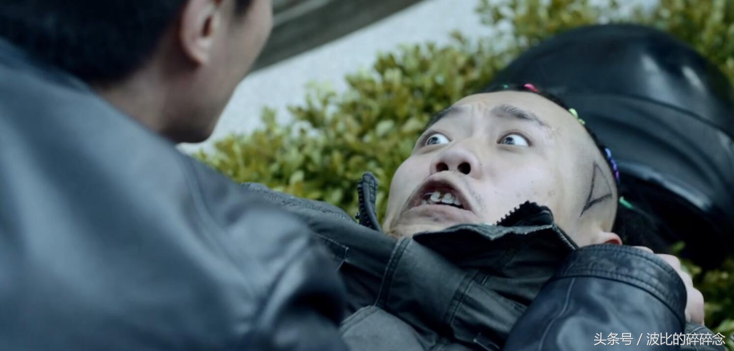图解电影|《捉迷藏》,头盔,雨伞,烂尾楼,谁是凶手?
