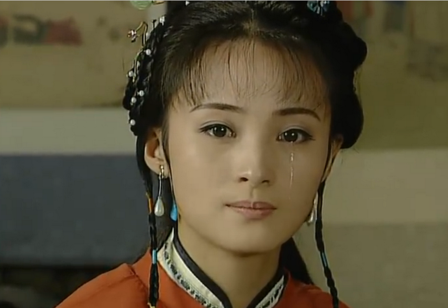 在北京电影学院94表演班就读时,大一拍《西施》,大二拍《小凤仙传奇》