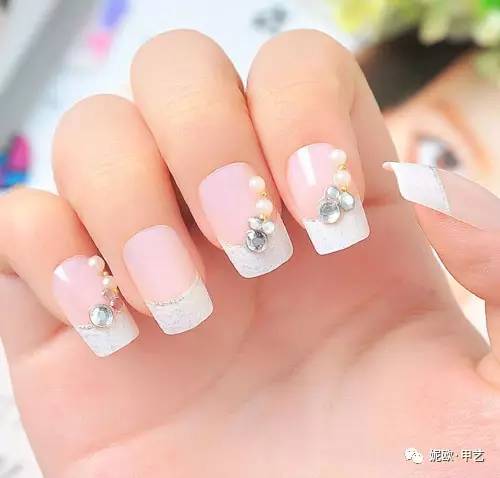 光疗美甲怎么卸掉？分两种情况帮你解决