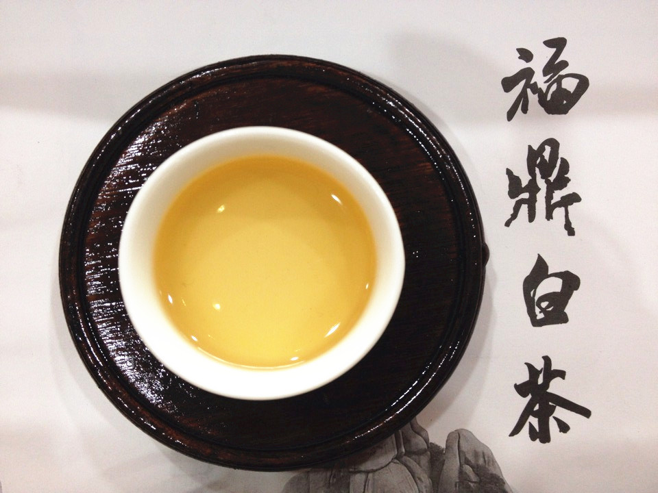 白茶中的黄酮的功效与作用-龙井茶