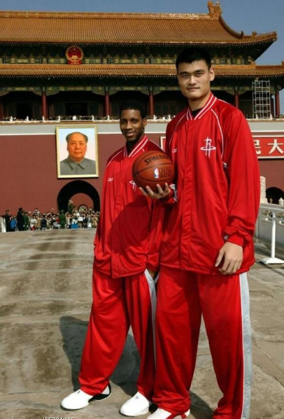 姚明nba为什么捧他(麦迪紧随姚明入选名人堂 他在中国凭什么拥有60e麦蜜)