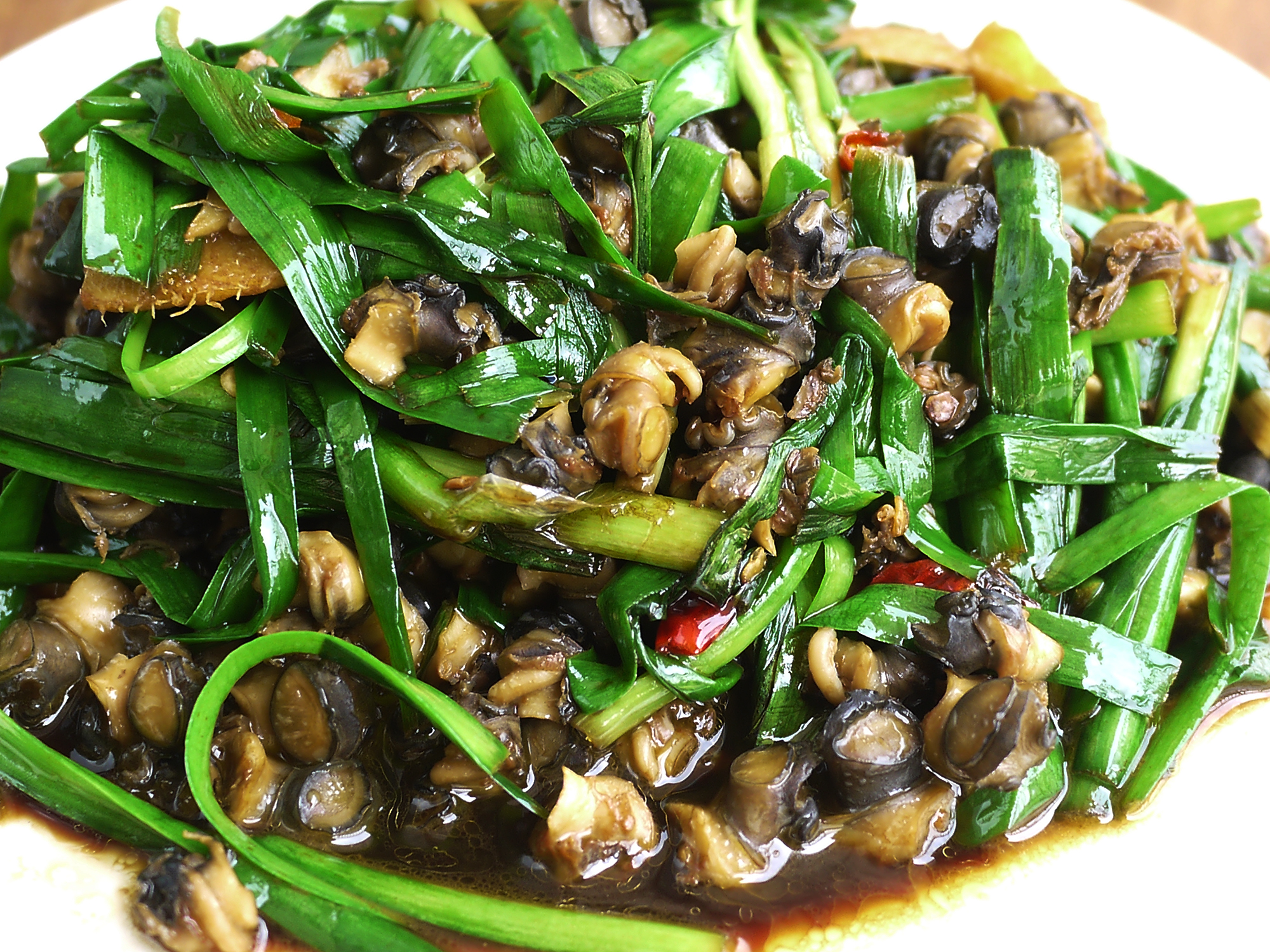 开春后，韭菜和螺蛳肉天生一对，每周吃几回，有啥好处很多人不知