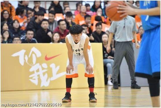 为什么nba有rev(对，我家猫又抢镜了：Nike Zoom Rev 中坚好鞋)