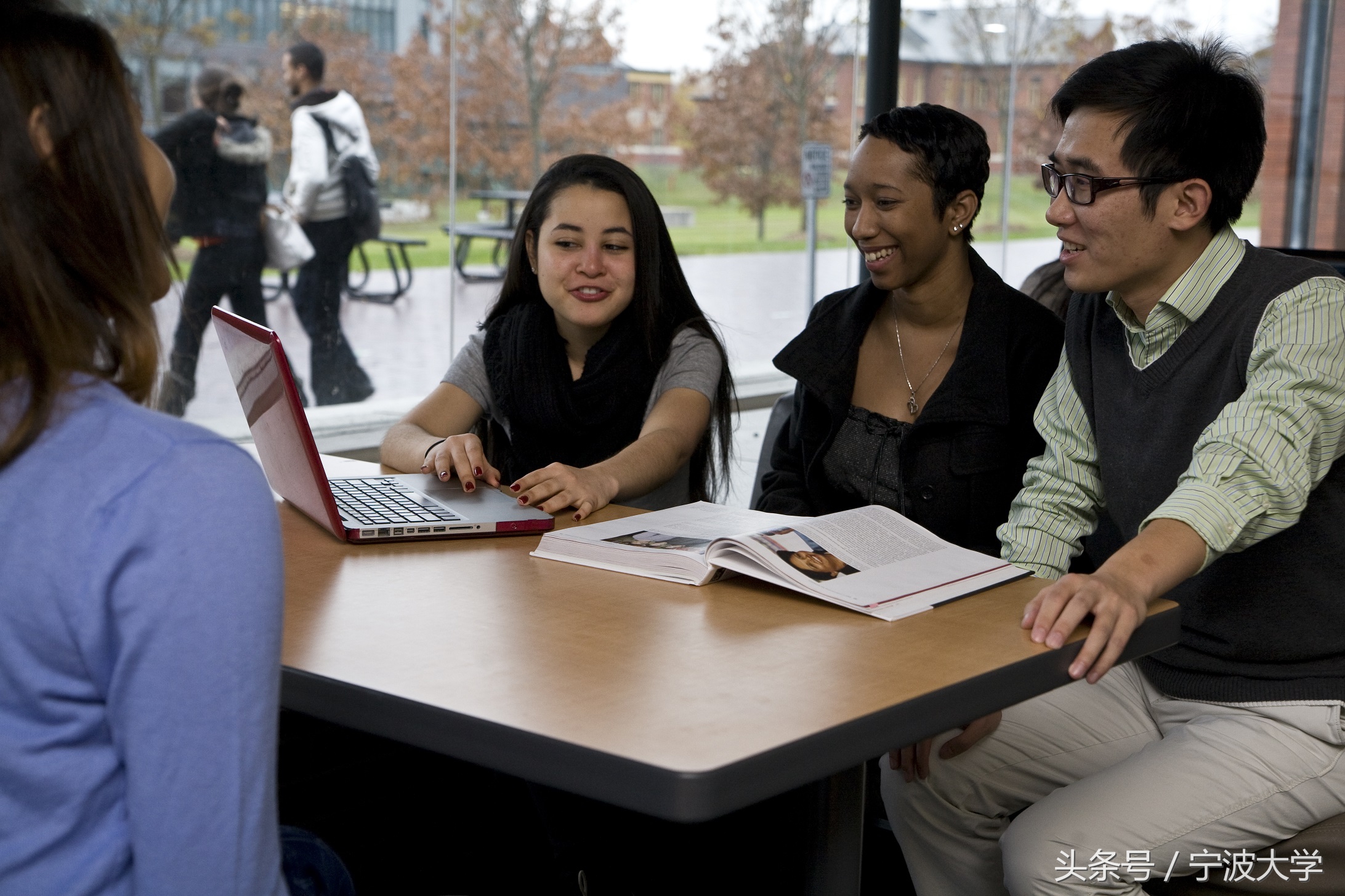 曾经穷到舍不得坐公交，最终励志从“富二代”变成“创二代”精英