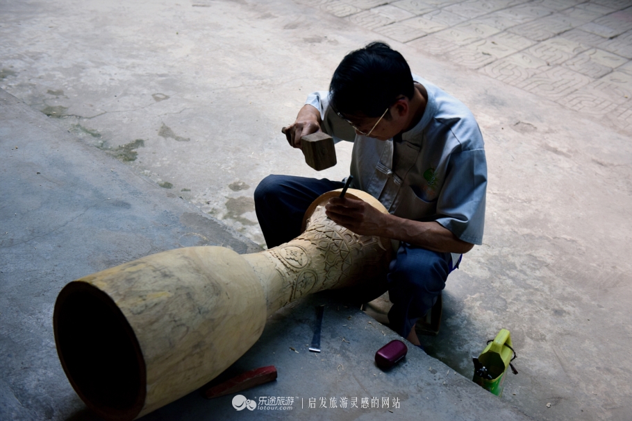 西双版纳的傣族园，天天都有泼水节