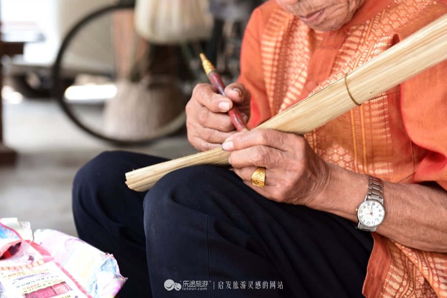 西双版纳的傣族园，天天都有泼水节