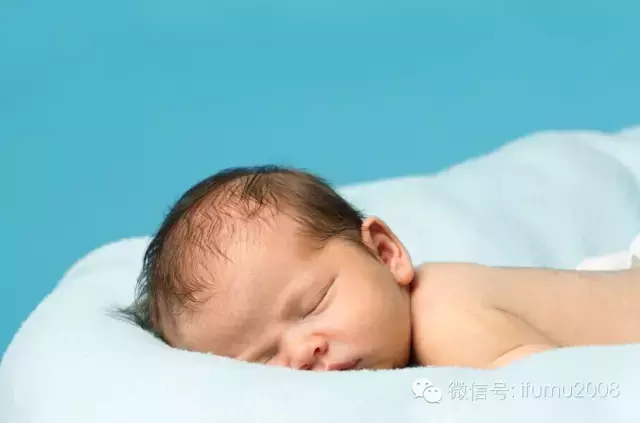 孩子发烧父母担忧，这5种按摩退烧法和7种物理降温法，超实用