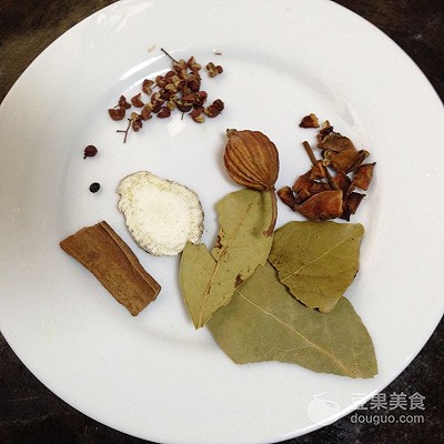 土豆燉肉,土豆燉肉的最簡單做法
