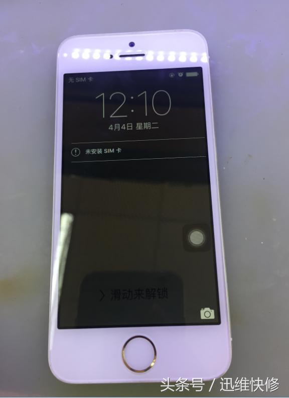 苹果iPhone5s螺丝柱打穿 手机屏幕不显示维修