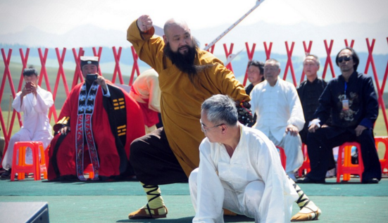 天山武林大会(四年前的“天山武林大会”：掌门人出场费1万，谢绝切磋)